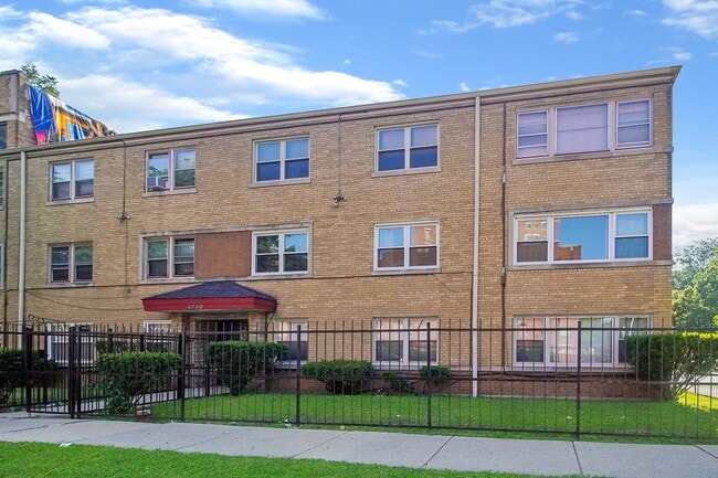 Primary Photo - 6700 S Paxton Ave
