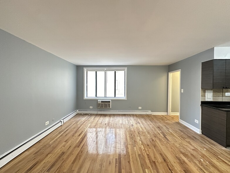 Building Photo - 1515 W Morse Ave