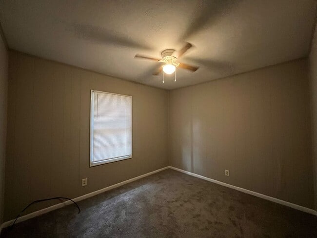 Building Photo - HAP/Section 8 Qualified!