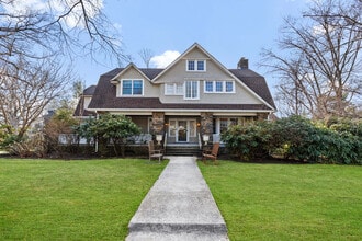 Building Photo - 47 Greenacres Ave