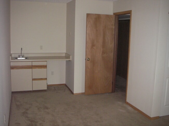 Building Photo - PRE-LEASE: 4 Bedroom 3.5 Bathroom Townhouse In Gold Run.  Walk To Campus!