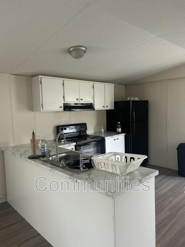 Building Photo - 1803 Breezewood Dr