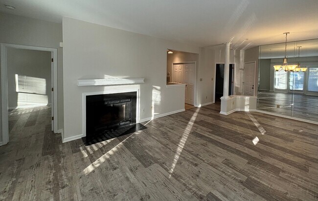 Building Photo - 1001 Brighthurst Dr