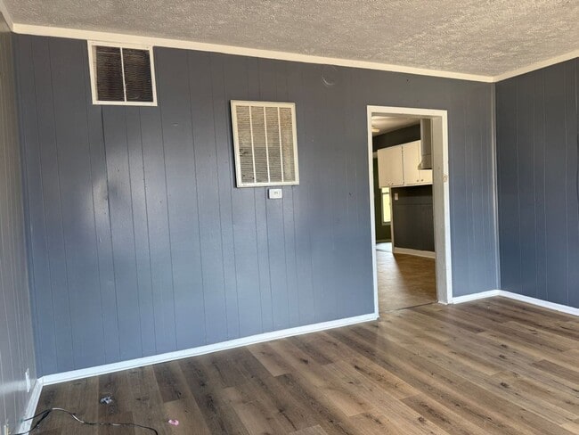 Building Photo - Charming Home Available