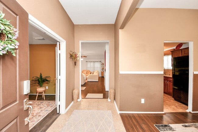 Building Photo - 8714 7 Pines Ln