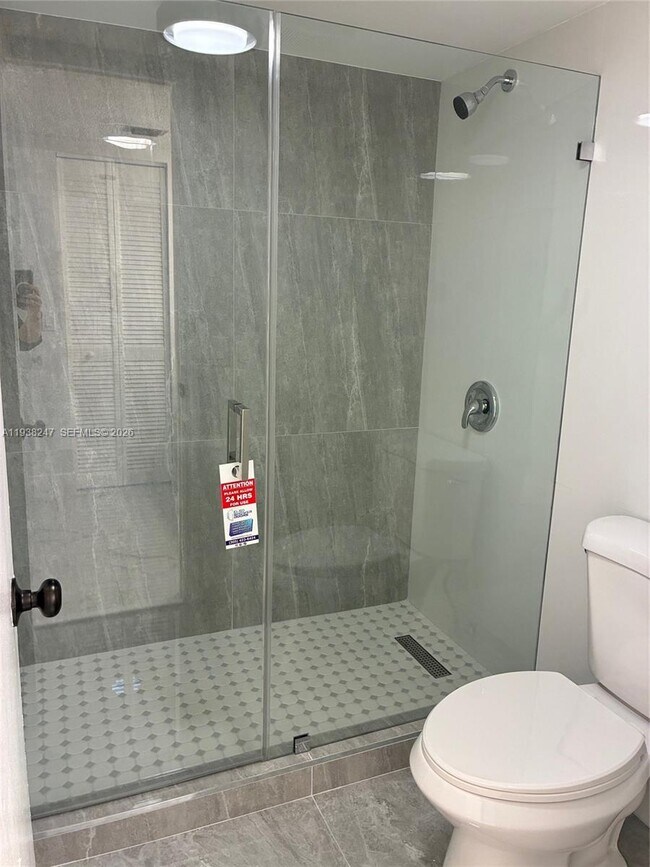 Building Photo - 9040 SW 125th Ave