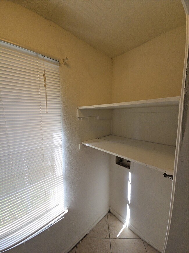 Building Photo - 1307 Brenda Ln