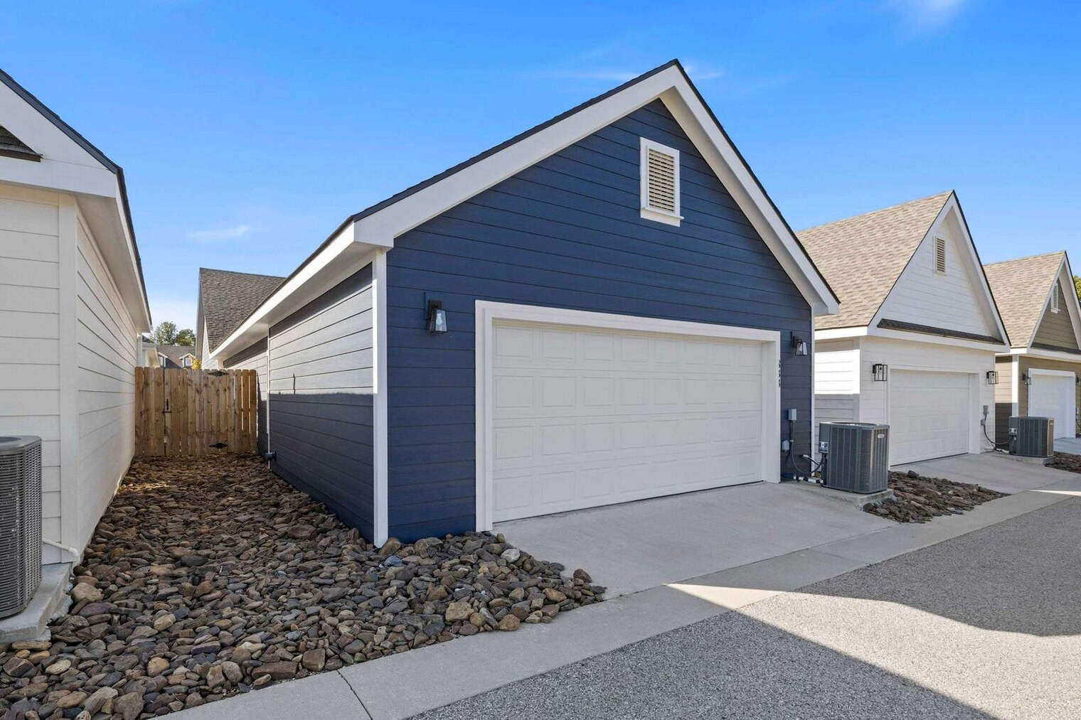 Building Photo - 913 NE Hts Ln