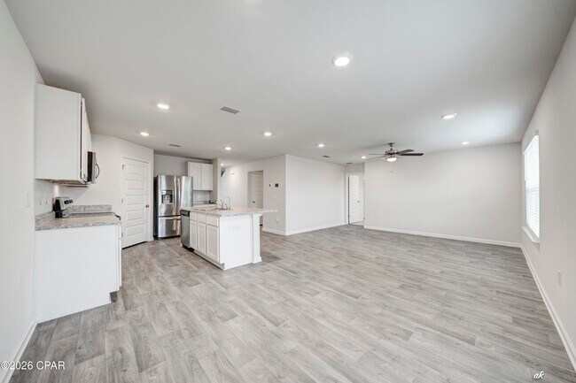 Building Photo - 4060 Silver Spur Rd