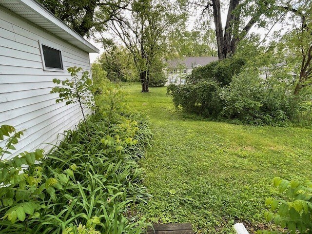Side yard - 4903 Terminal Dr