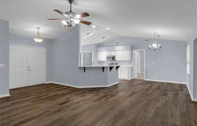 Building Photo - 3570 Manor Loop