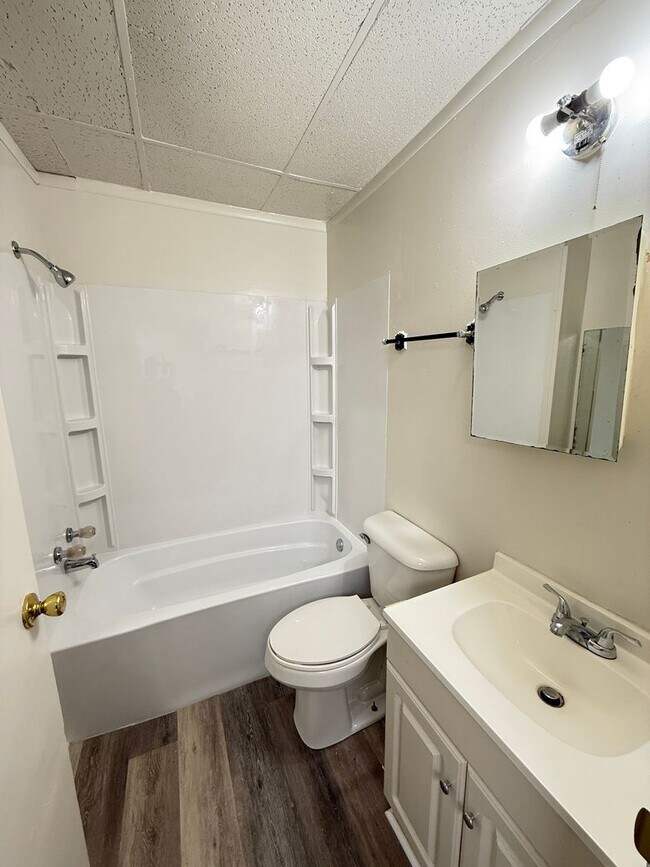 Building Photo - 334 W Wesley St