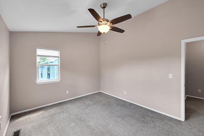 Building Photo - $2,050.00, 3 bed, 2.5 bath, located in Pal...