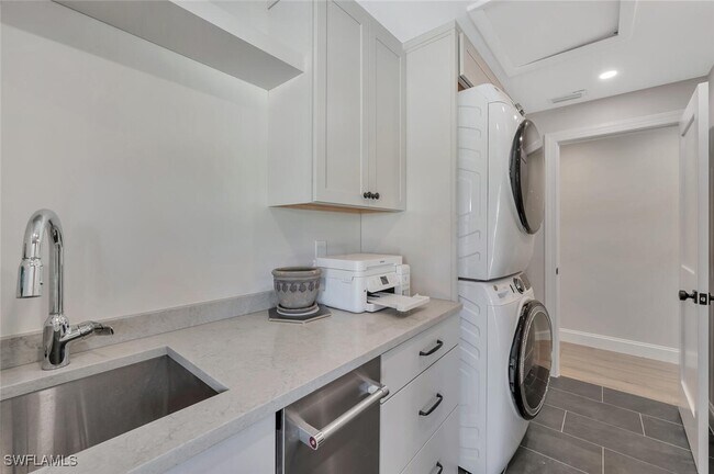 Building Photo - 1925 Tarpon Rd