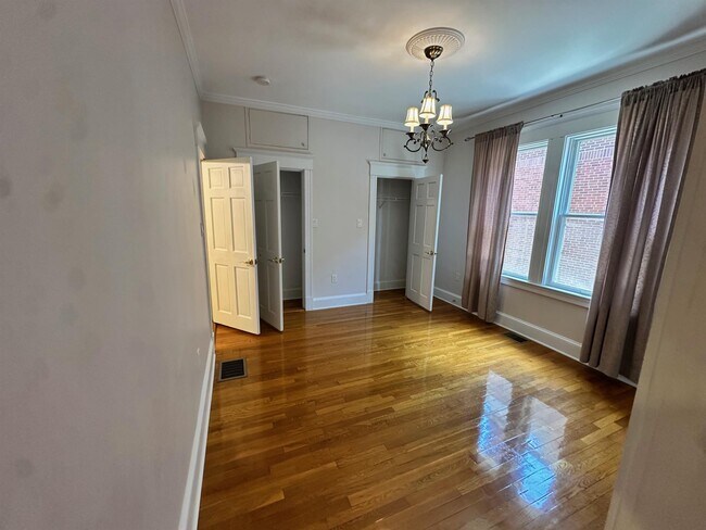 Building Photo - 273 Mason Terrace