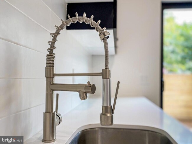 Building Photo - 2027 N 5th St