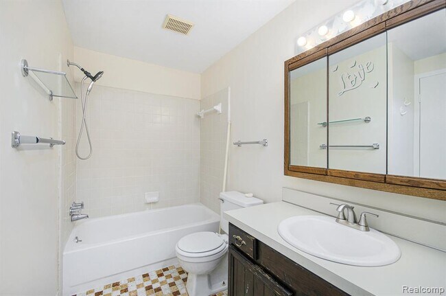 Building Photo - 37313 Clubhouse Dr