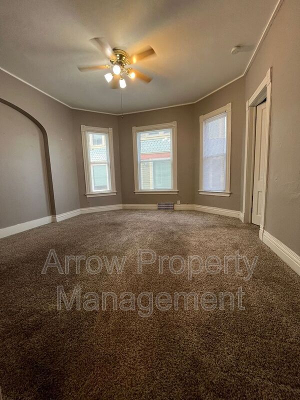 Building Photo - 3038 Walnut Ct