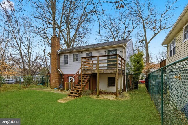 Building Photo - 4904 Hollywood Rd