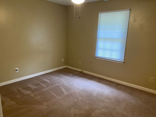 Building Photo - Cozy 2/1 off of Tallassee