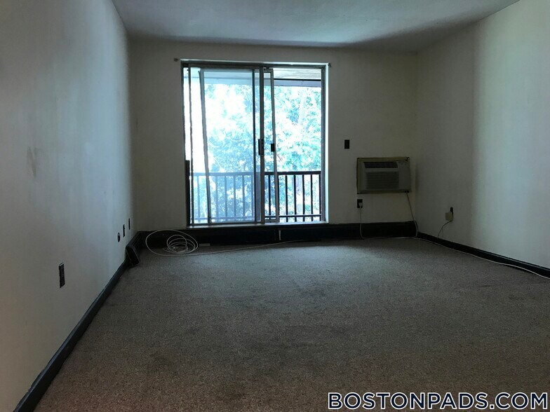 Building Photo - 144 Kenrick St