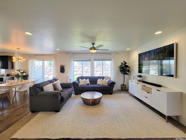 Building Photo - 616 W 4050 N