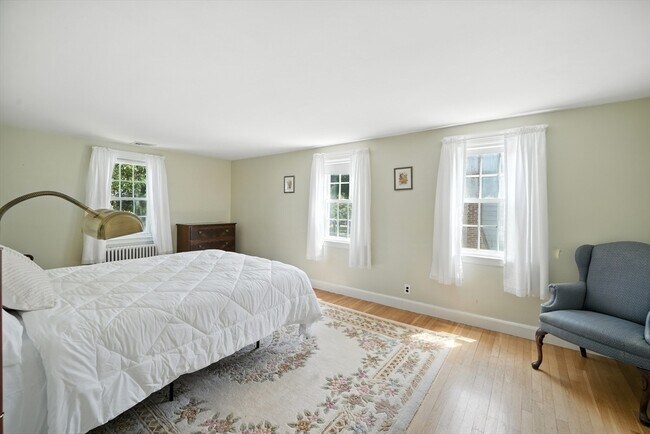 Building Photo - 40 Fairway Dr
