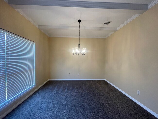 Building Photo - Sought after location so hurry!