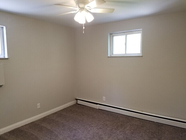 Building Photo - 3233 Whitfield Ave