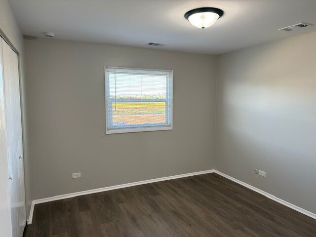 Building Photo - 1040 Camellia Dr