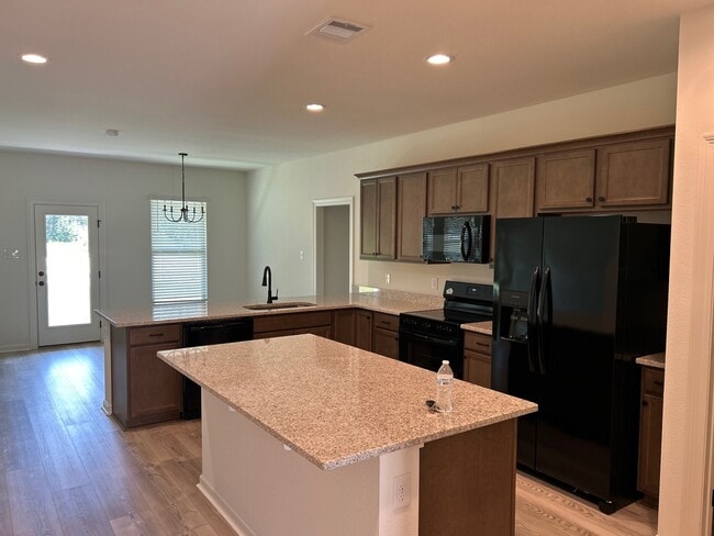 Building Photo - 41366 Rosewood Ln
