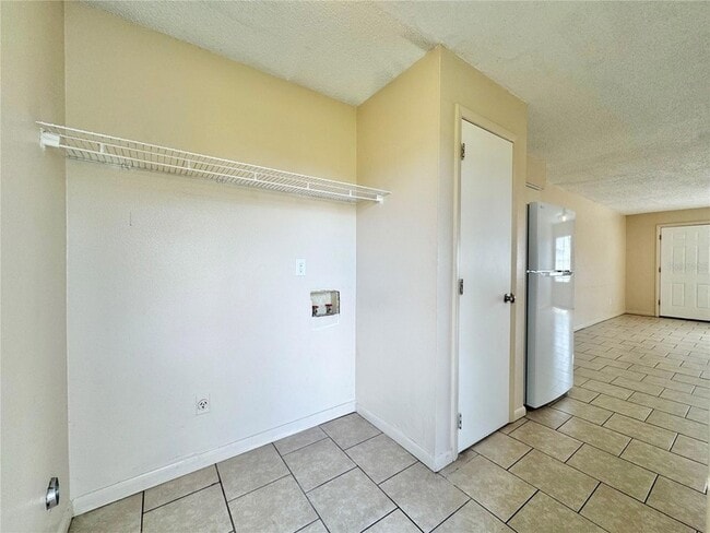 Building Photo - 2540 Elm Ave