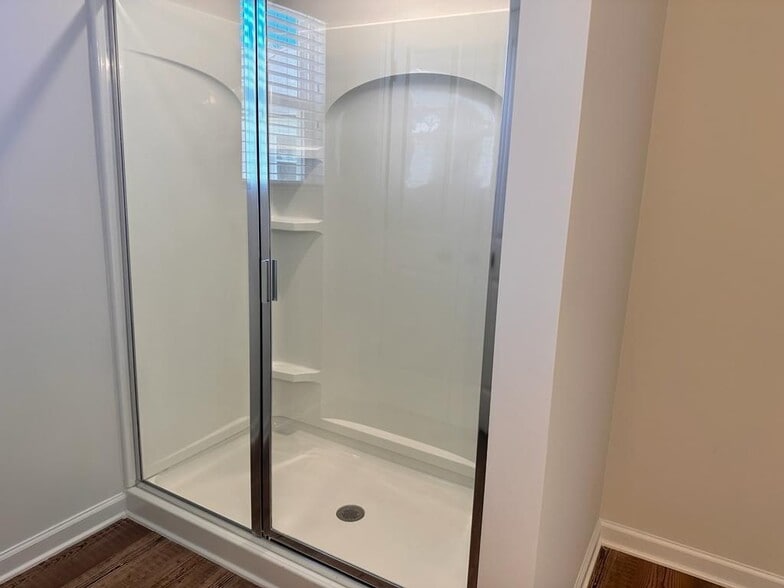 Building Photo - 121 Founders Dr