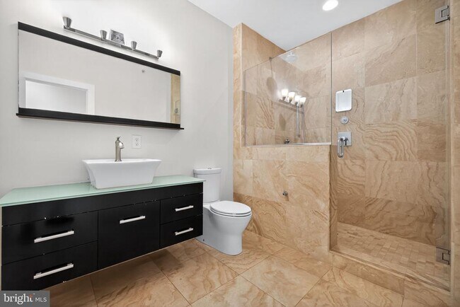 Building Photo - 2028 Trenton Ave