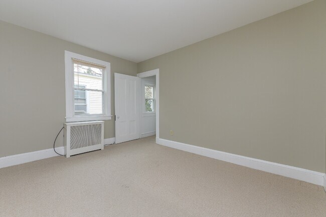 Building Photo - 11 Montague Pl