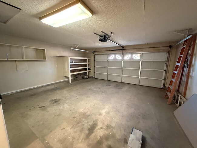 Building Photo - 4 Bed Brick Home! Zia School District! - Pets Welcome!!!