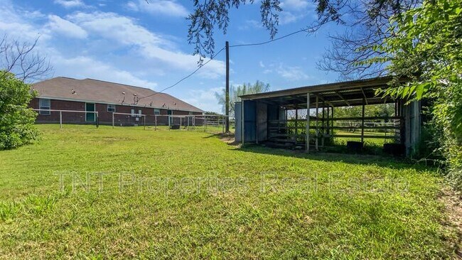 Building Photo - 9834 Risky's Ranch Dr