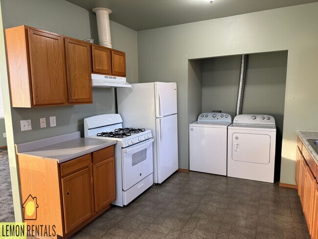 Building Photo - 1215 Ledwich Ave