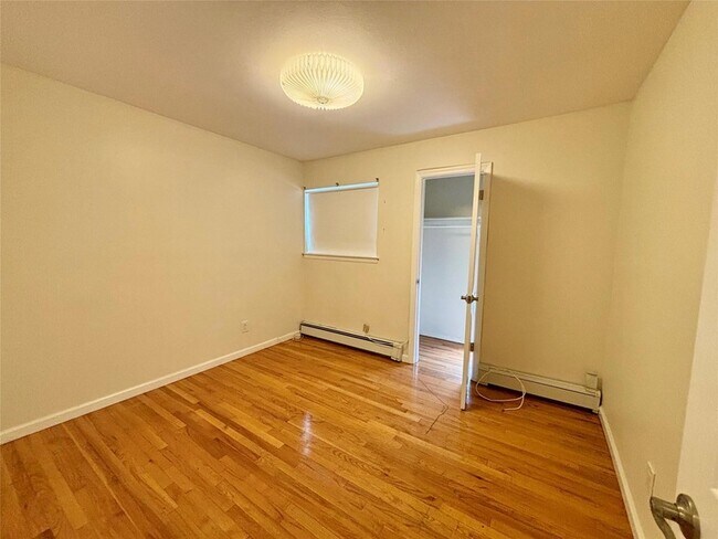 Building Photo - 5 Elm St