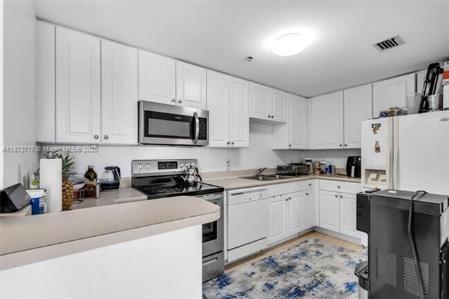 Building Photo - 1627 SW 37th Ave