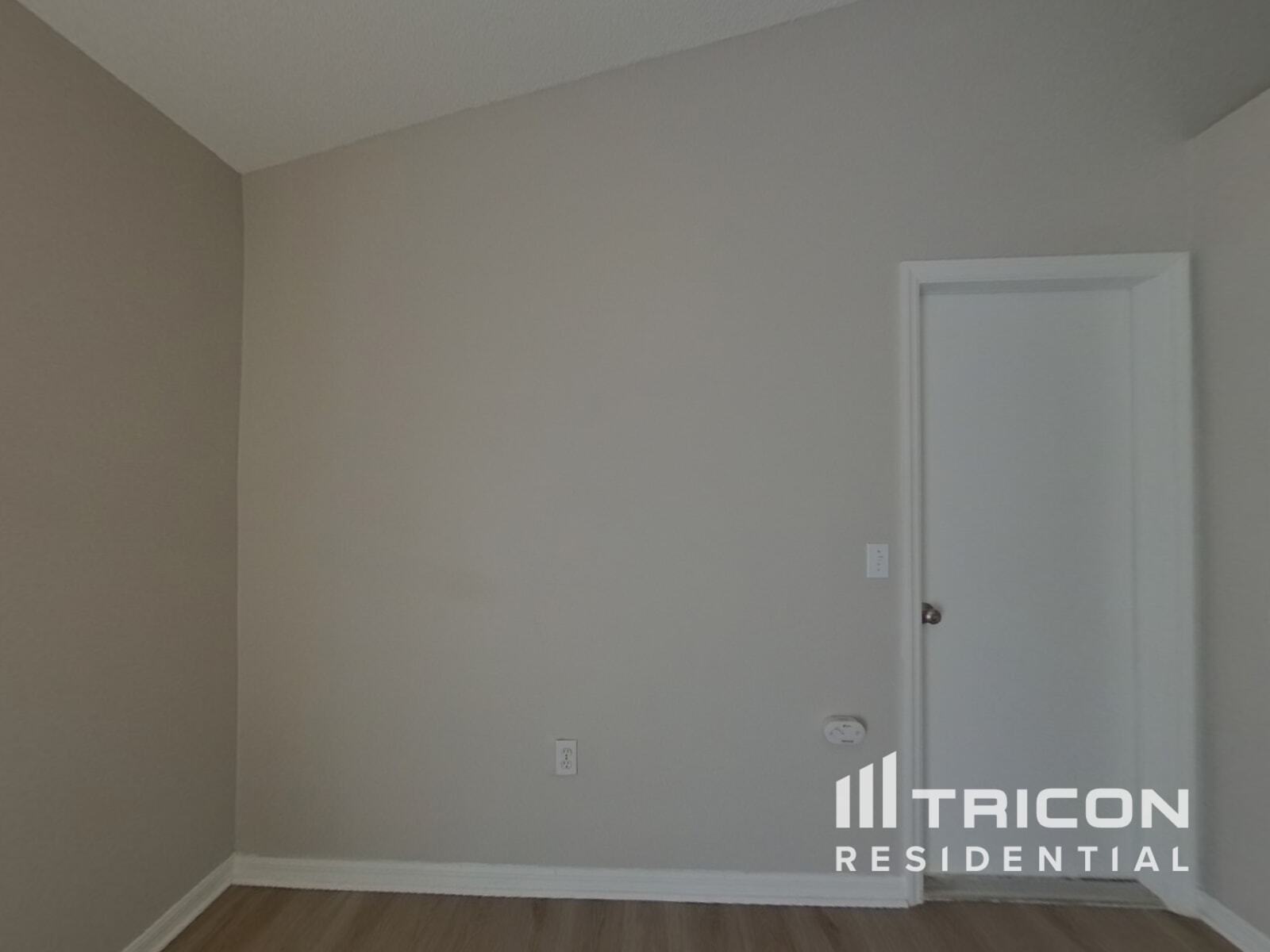 Building Photo - 5852 Lake Front Dr