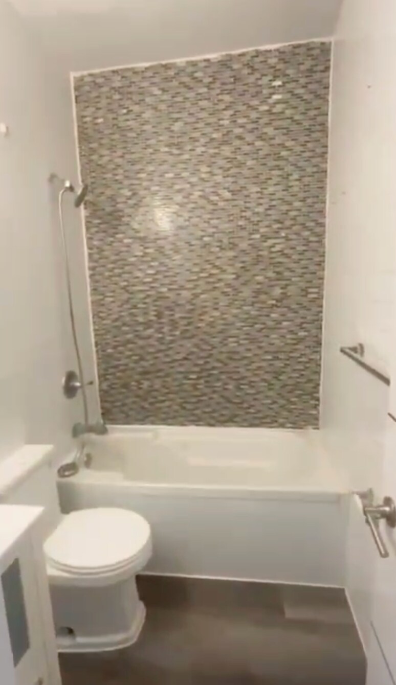 Building Photo - 142 Norwood Ave