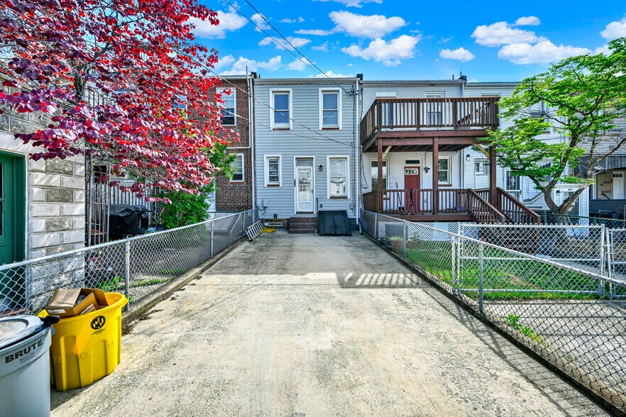 Building Photo - 404 Cornwall St