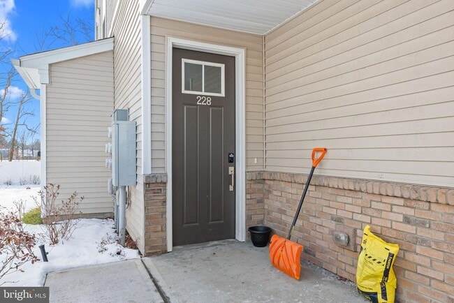 Building Photo - 228 Park Ln