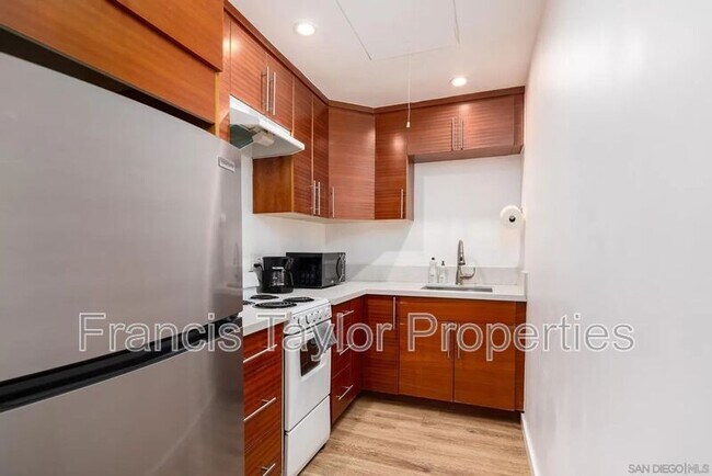 Building Photo - 2210 Buena Creek Rd