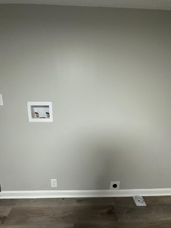 Building Photo - 1st Floor - 3 Bed 1 Bath