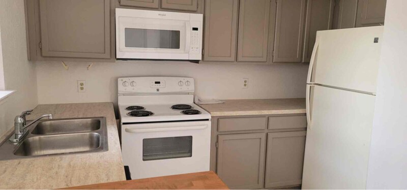 Building Photo - 8401 Garcreek Cir