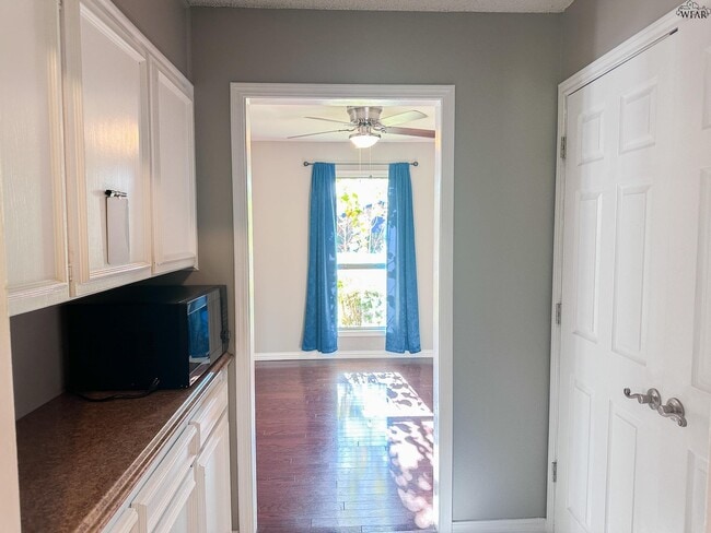 Building Photo - 4615 El Capitan Dr