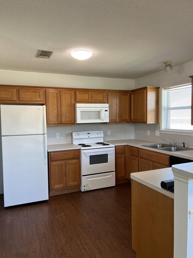 Building Photo - 1751 Rock Hollow Loop