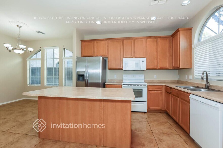 Building Photo - 3688 E Sundance Ave